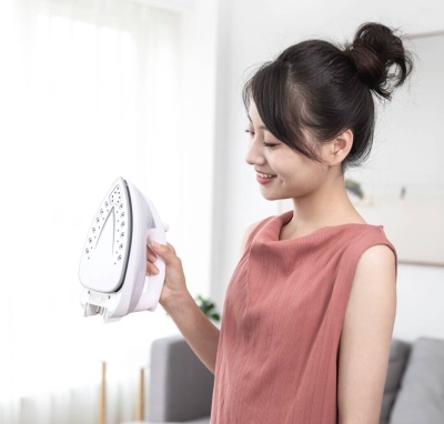 фото Беспроводной утюг Lofans Household Cordless Steam Iron (белый)