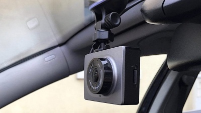 фото Видеорегистратор Yi Smart Dash Camera