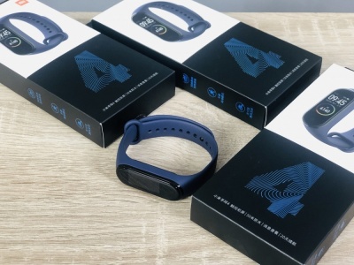 фото Фитнес-браслет Xiaomi Mi Band 4, Синий